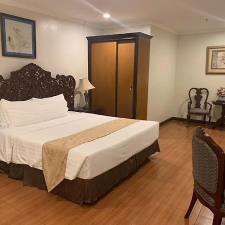 Crown Royale Hotel Balanga Dış mekan fotoğraf