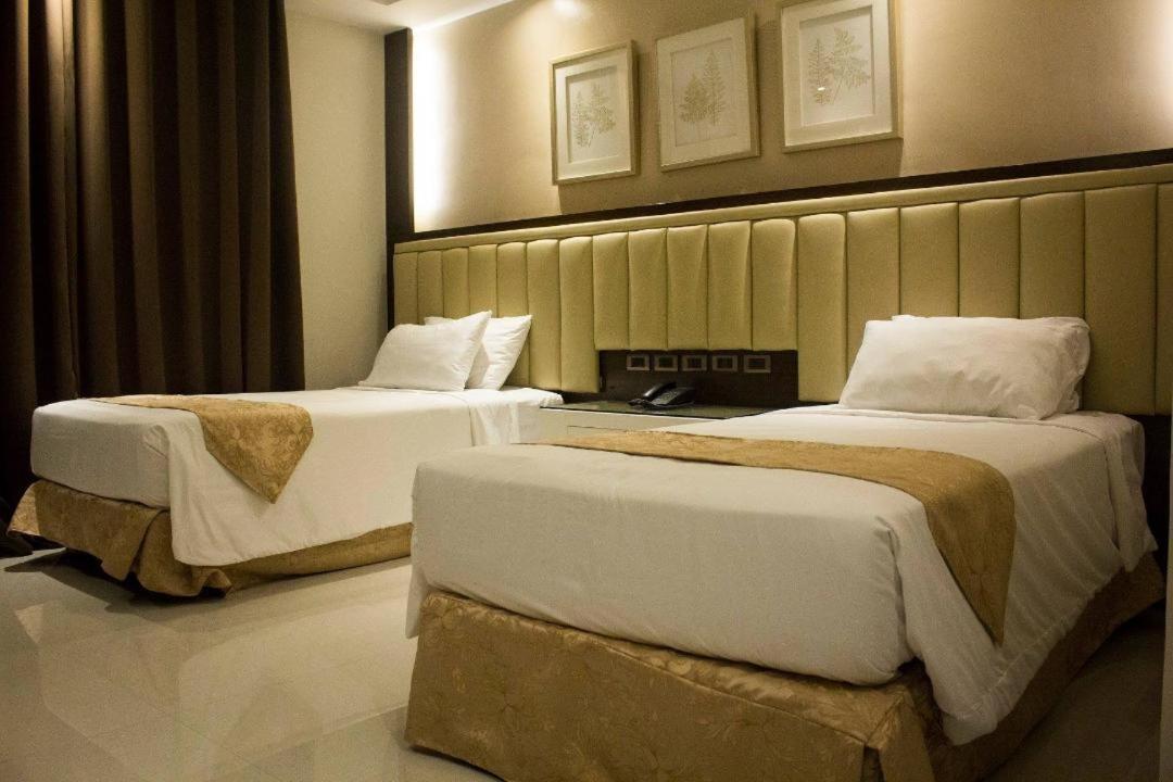 Crown Royale Hotel Balanga Dış mekan fotoğraf