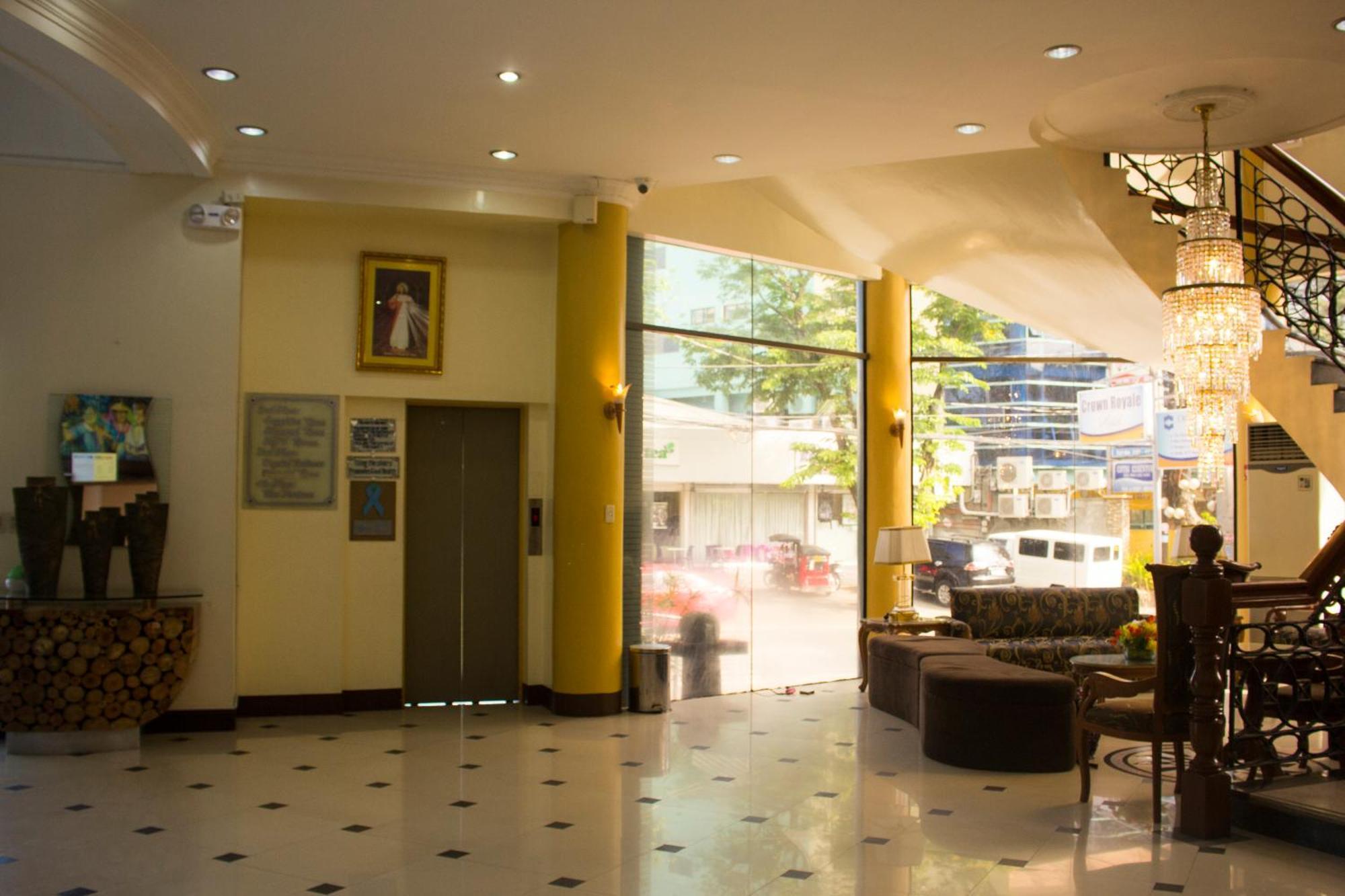 Crown Royale Hotel Balanga Dış mekan fotoğraf