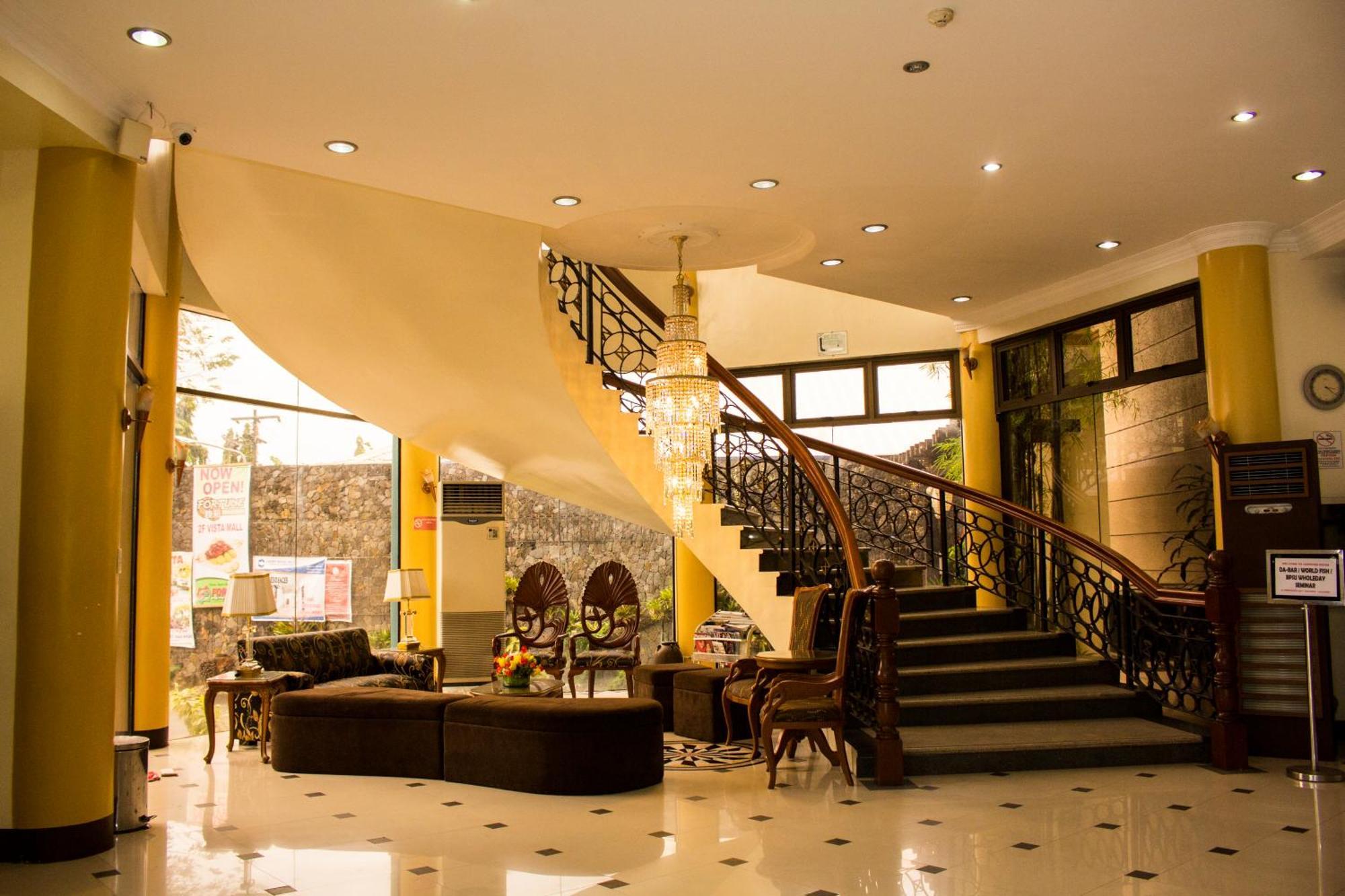 Crown Royale Hotel Balanga Dış mekan fotoğraf