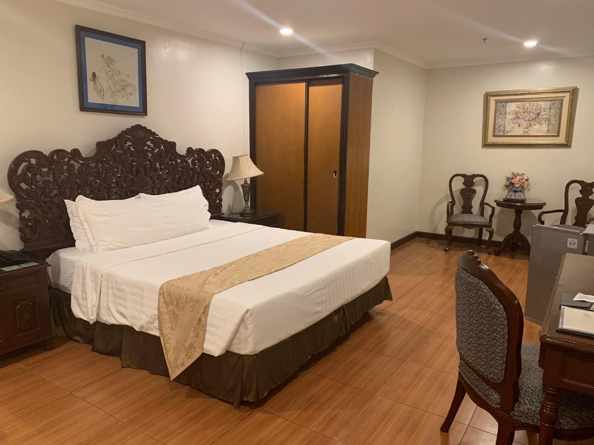 Crown Royale Hotel Balanga Dış mekan fotoğraf