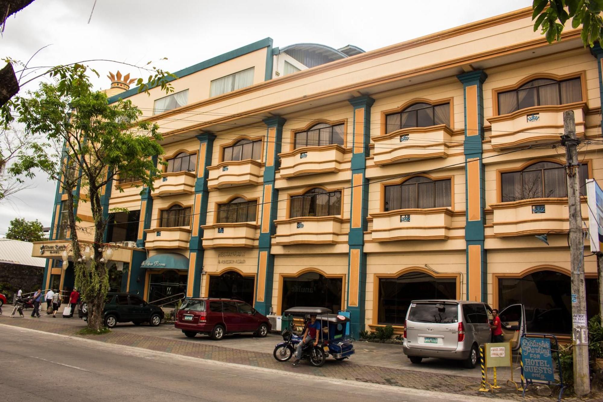 Crown Royale Hotel Balanga Dış mekan fotoğraf