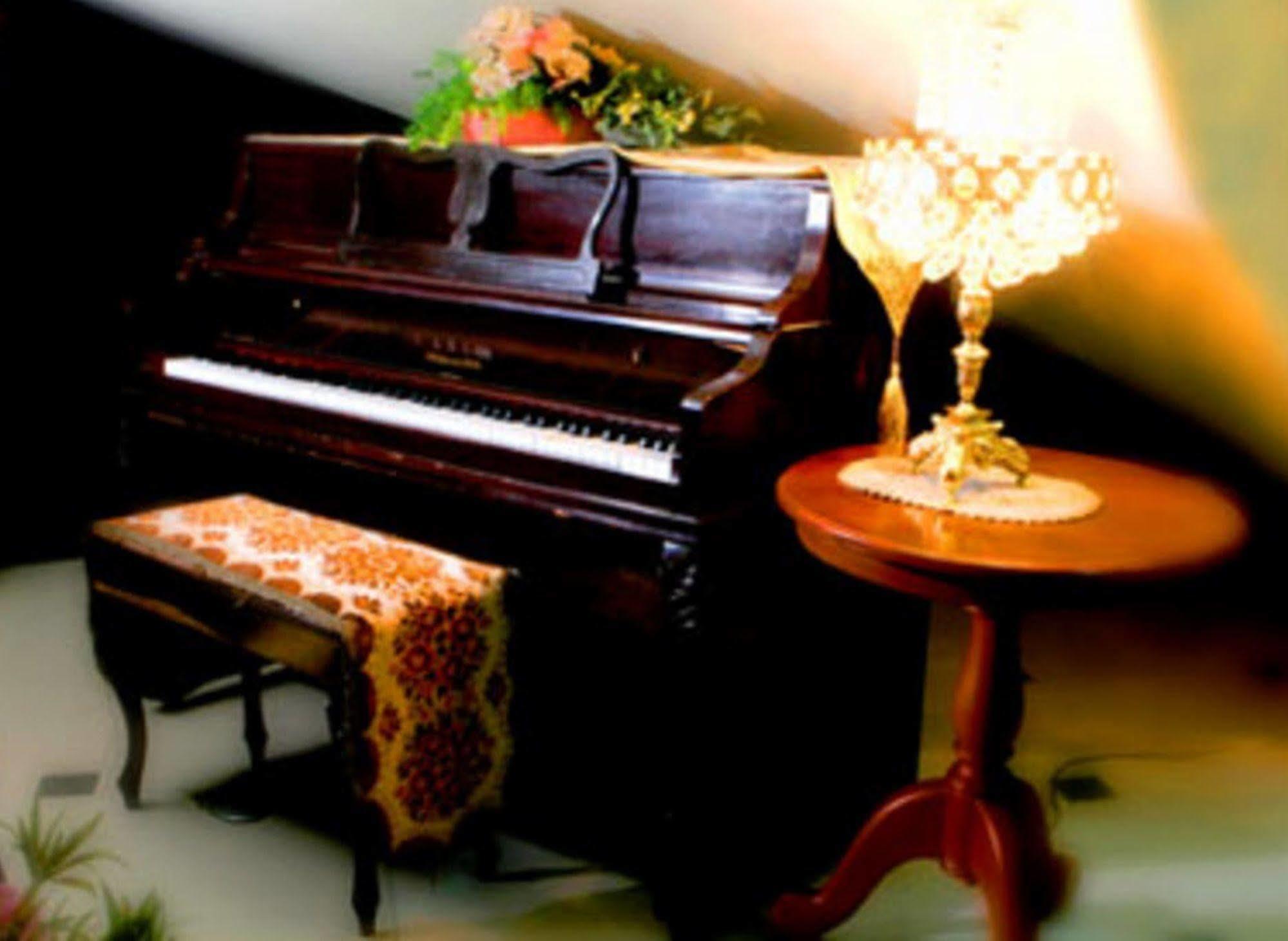 Crown Royale Hotel Balanga Dış mekan fotoğraf