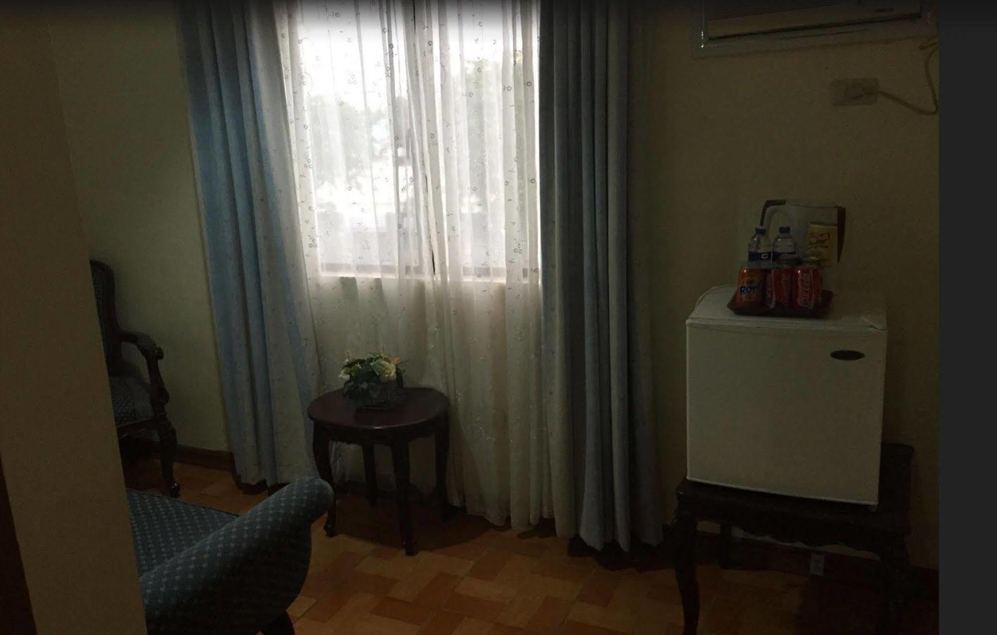 Crown Royale Hotel Balanga Dış mekan fotoğraf