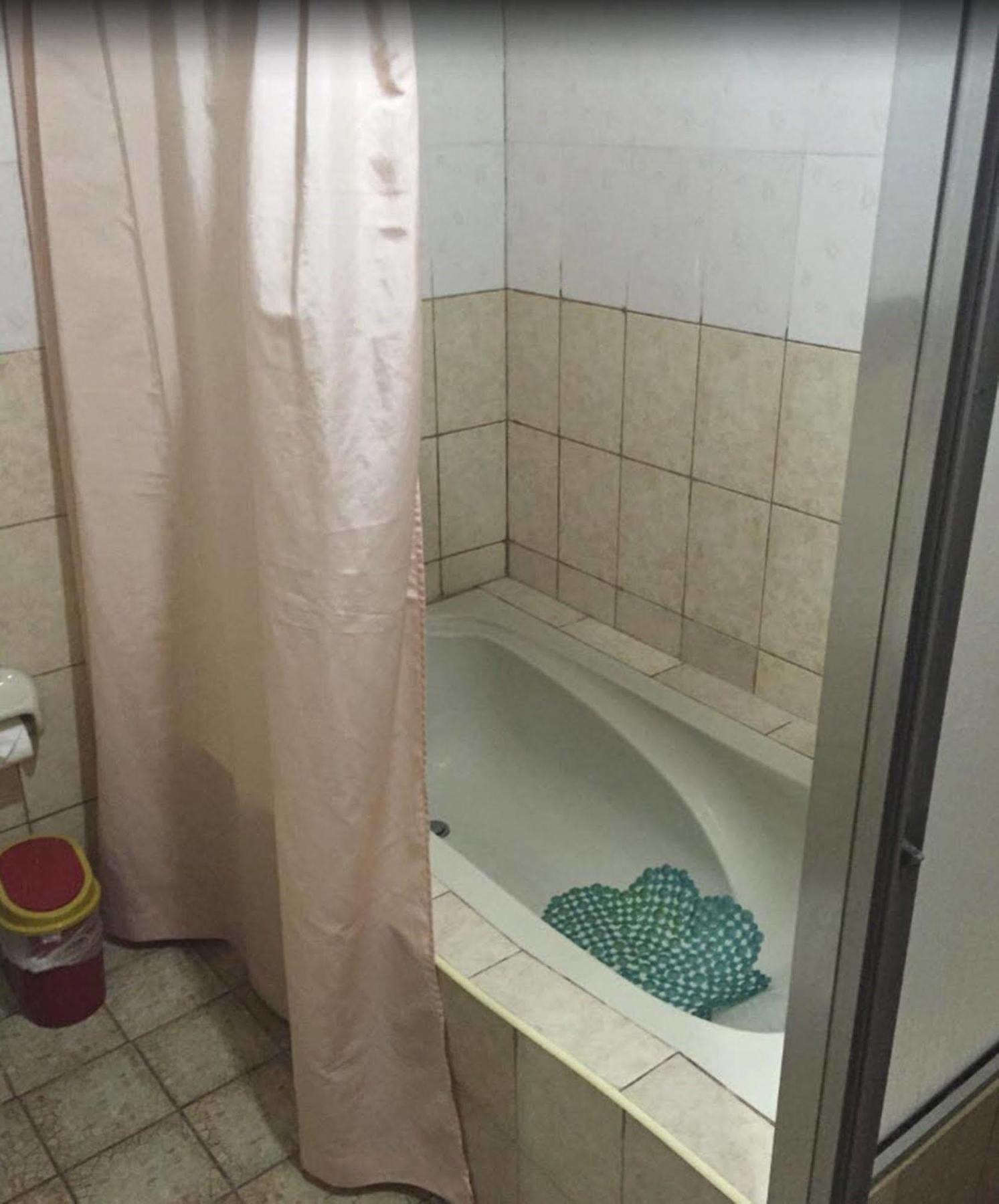 Crown Royale Hotel Balanga Dış mekan fotoğraf