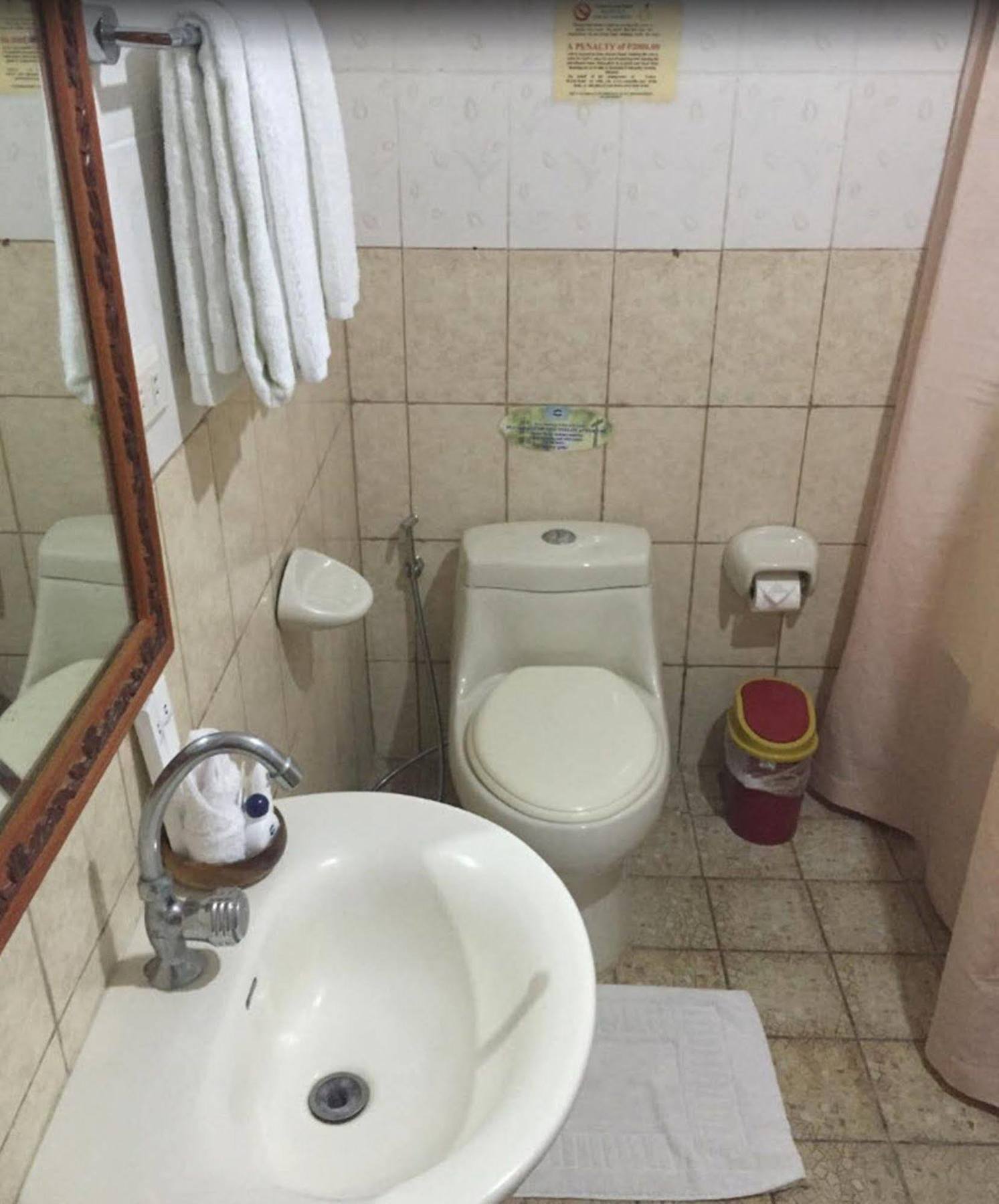 Crown Royale Hotel Balanga Dış mekan fotoğraf