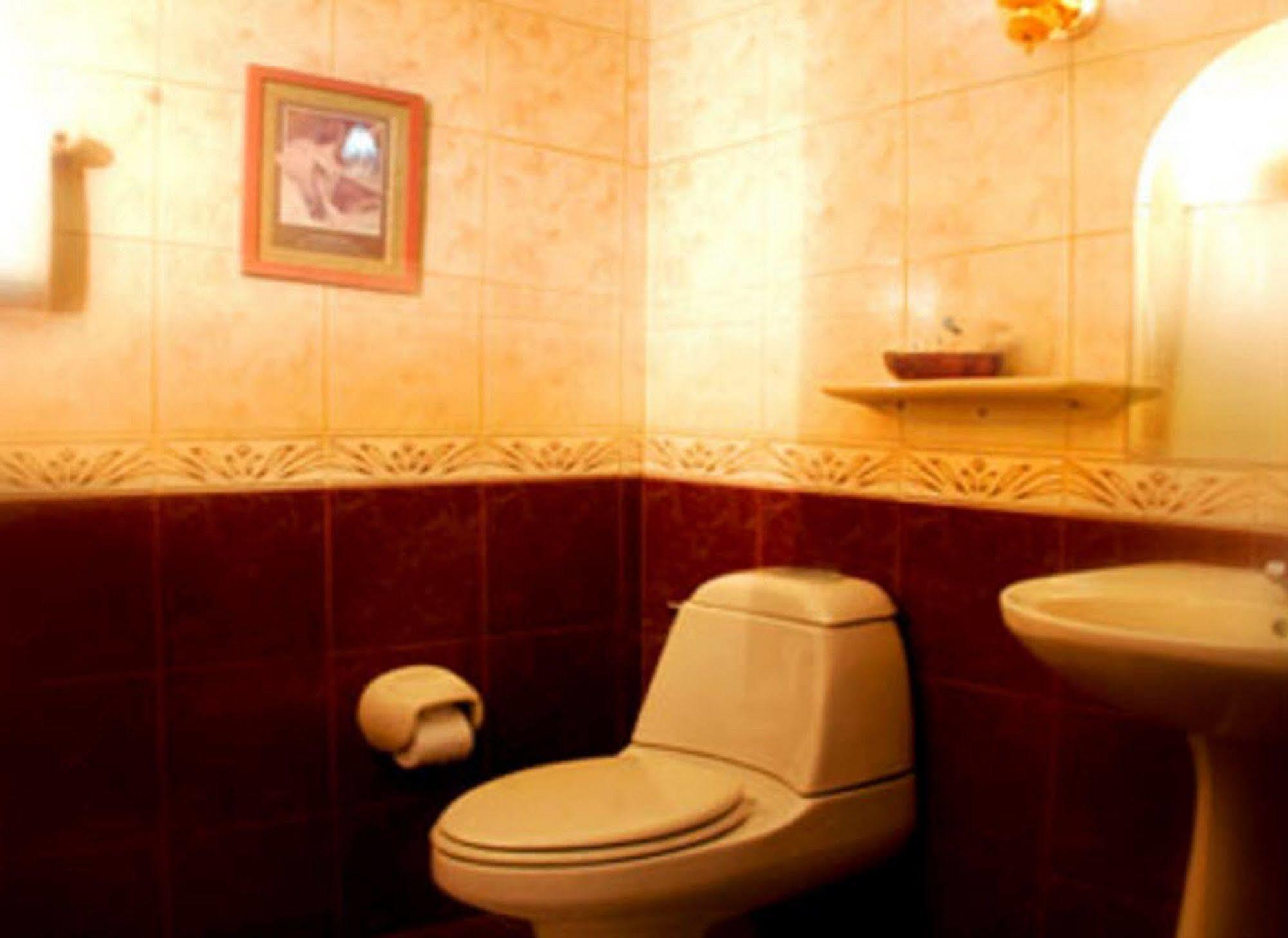 Crown Royale Hotel Balanga Dış mekan fotoğraf