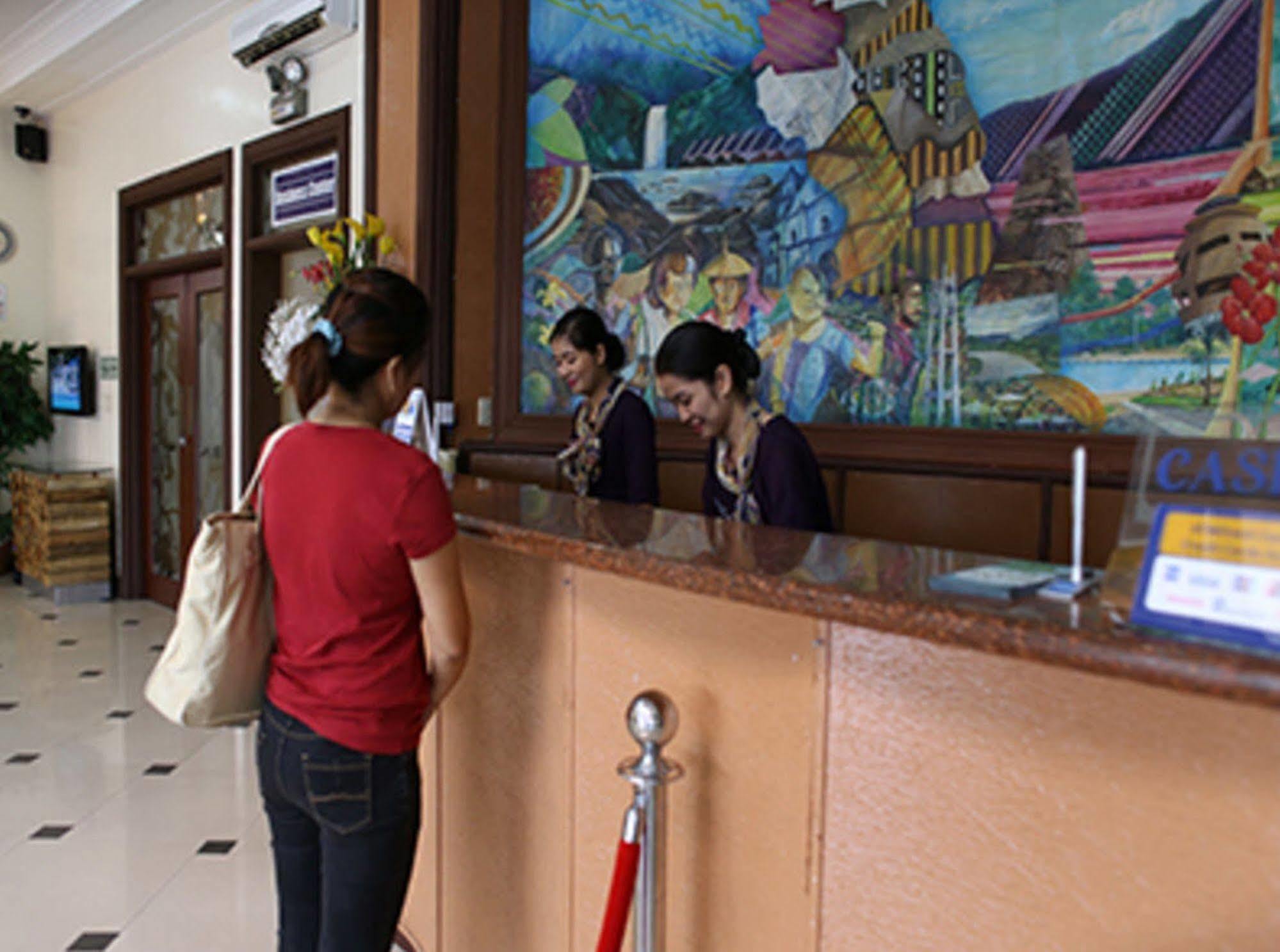 Crown Royale Hotel Balanga Dış mekan fotoğraf
