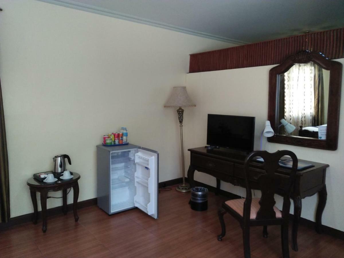 Crown Royale Hotel Balanga Dış mekan fotoğraf